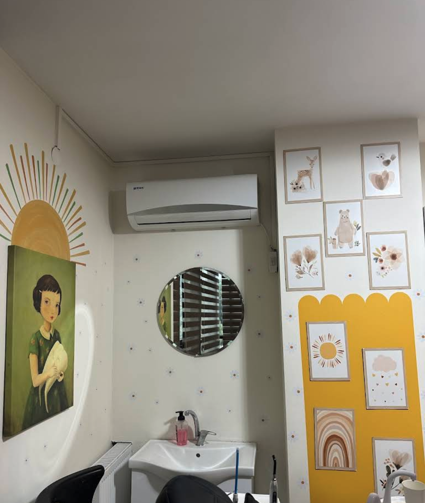 Sancaktepe kliniğinin çocuk diş hekimliği odası